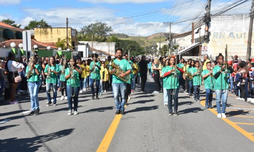 Solenidades cívicas marcam dia do aniversário de Itatiaia 